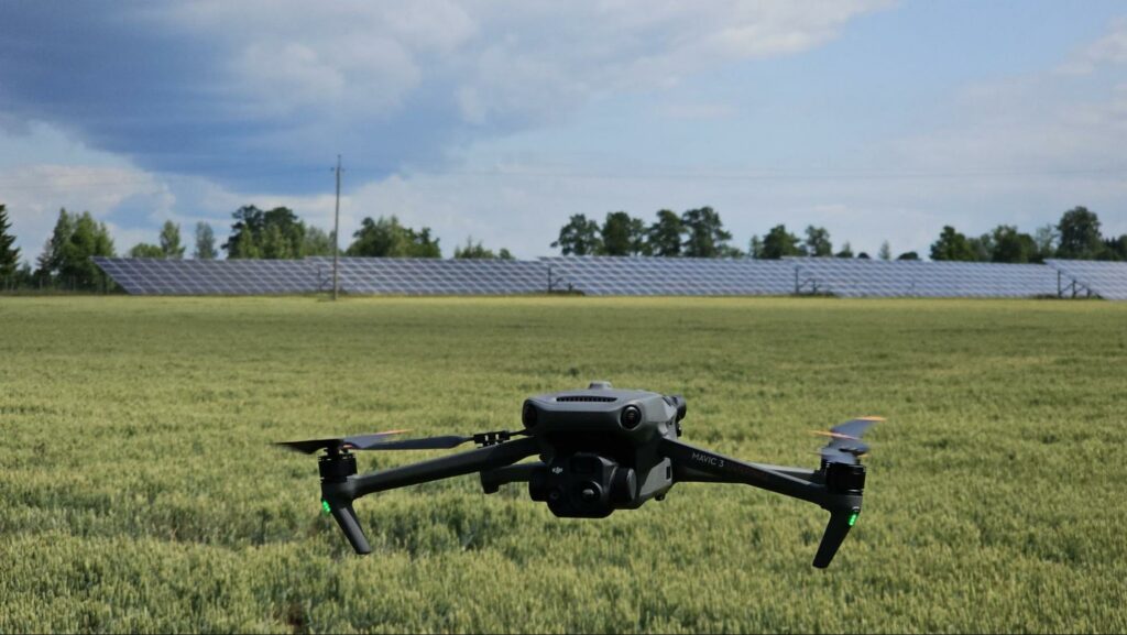 Kaamos PV solar panel inspection by using drones - Hepta Insights