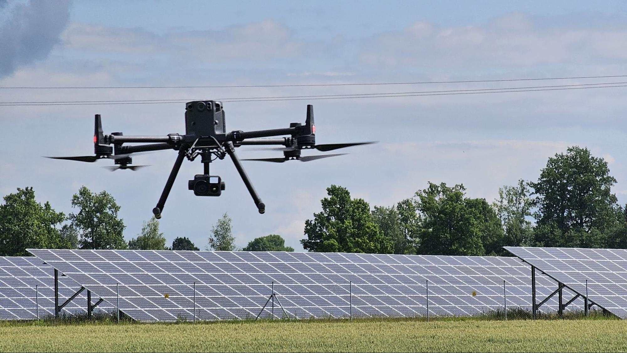 Kaamos PV solar panel inspection by using drones - Hepta Insights